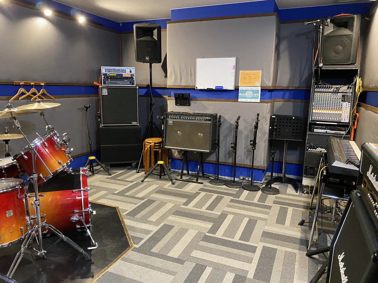 ROOM 2(約11帖)