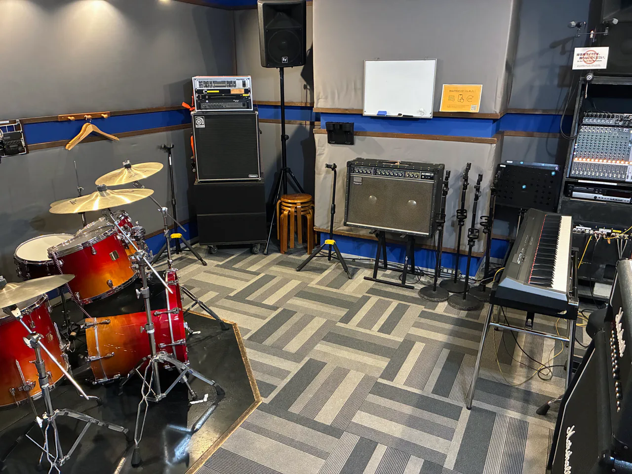 ROOM 2(約11帖)