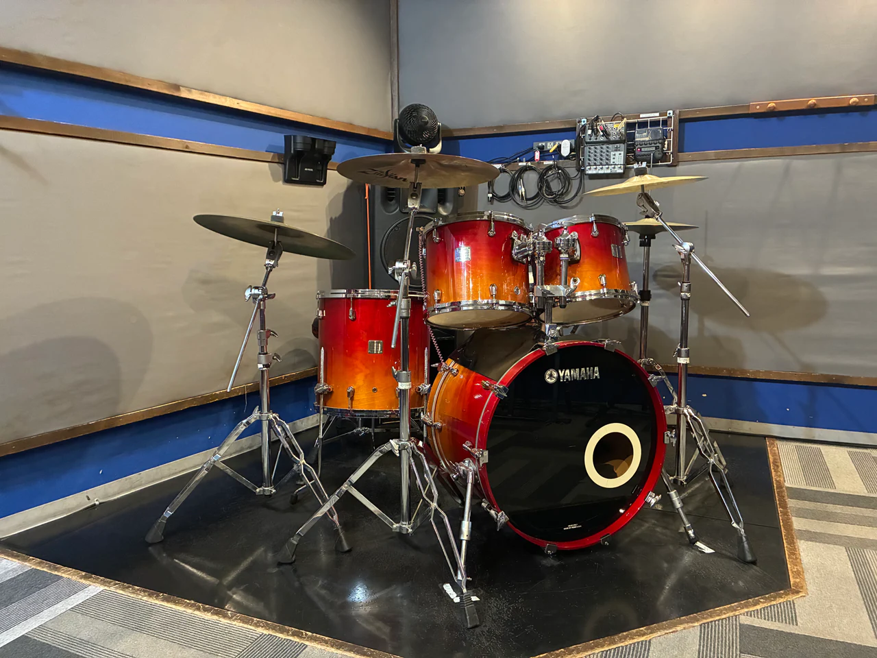 ROOM 2(約11帖)