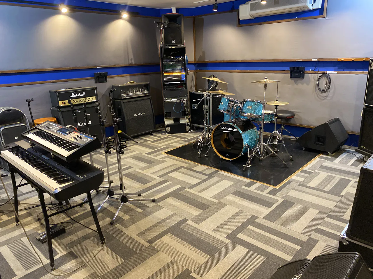ROOM 4(約16帖)