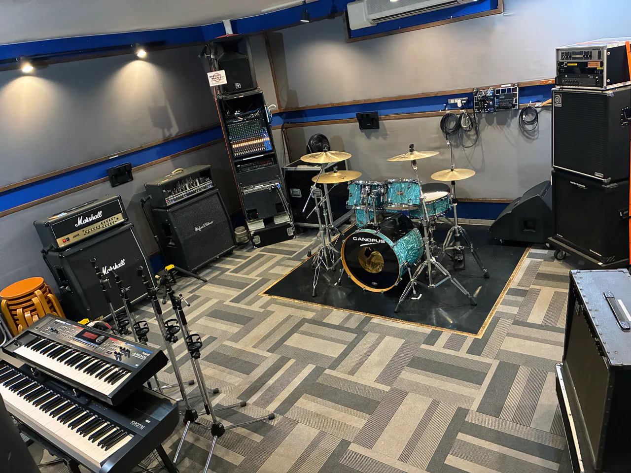 ROOM 4(約16帖)